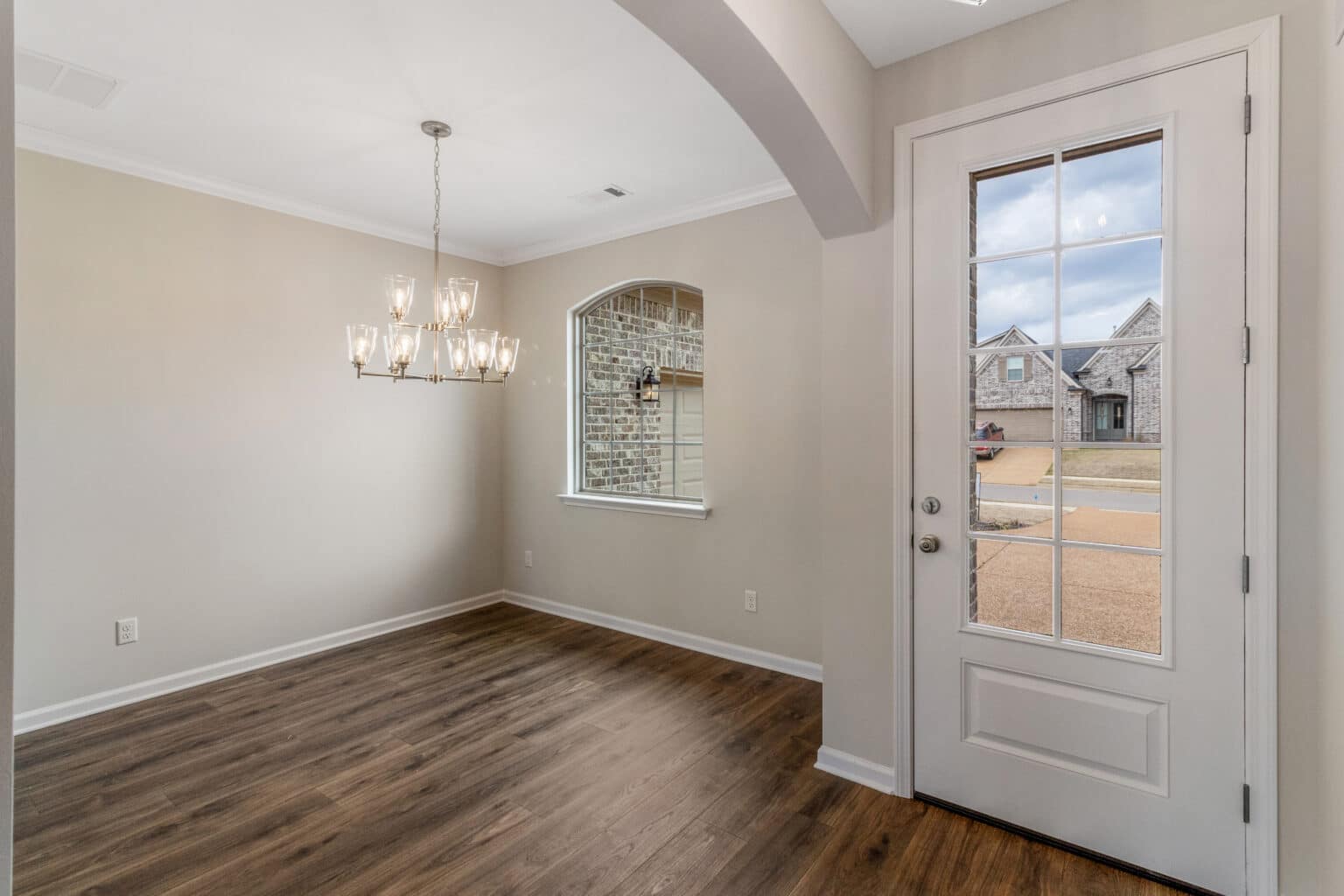 185 Valleyview Dr- Dining Room