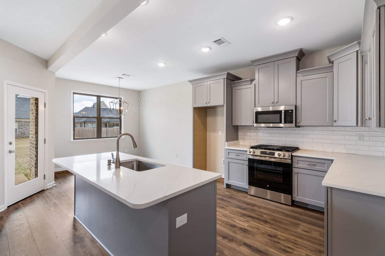 185 Valleyview Dr- Kitchen